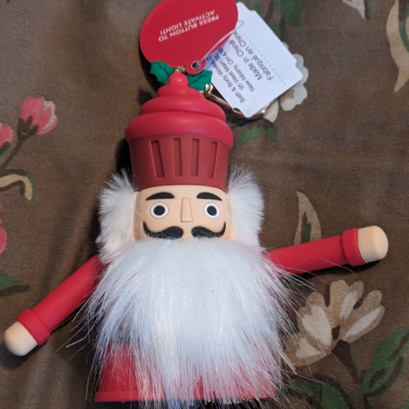 Bath and body works Christmas pocketbac holder for germx lights up - Picture 7 of 7